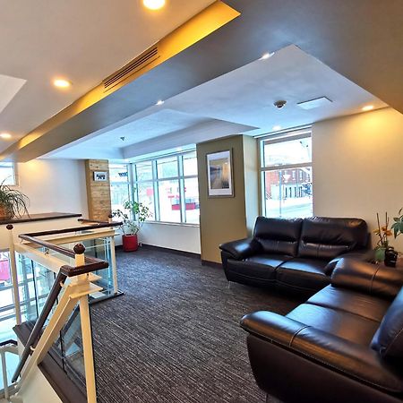 Auberge De La Gare Гатино Екстериор снимка
