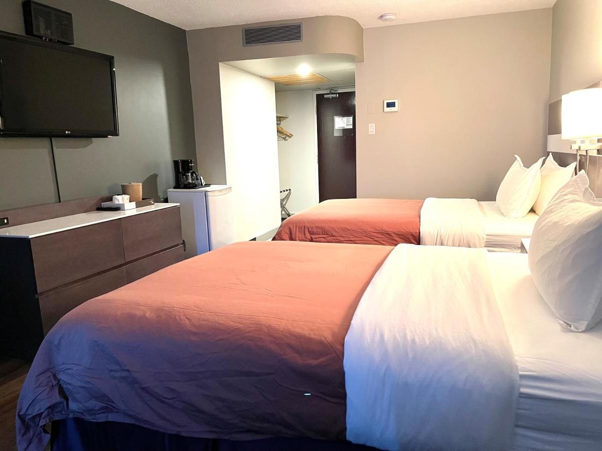 Auberge De La Gare Гатино Екстериор снимка