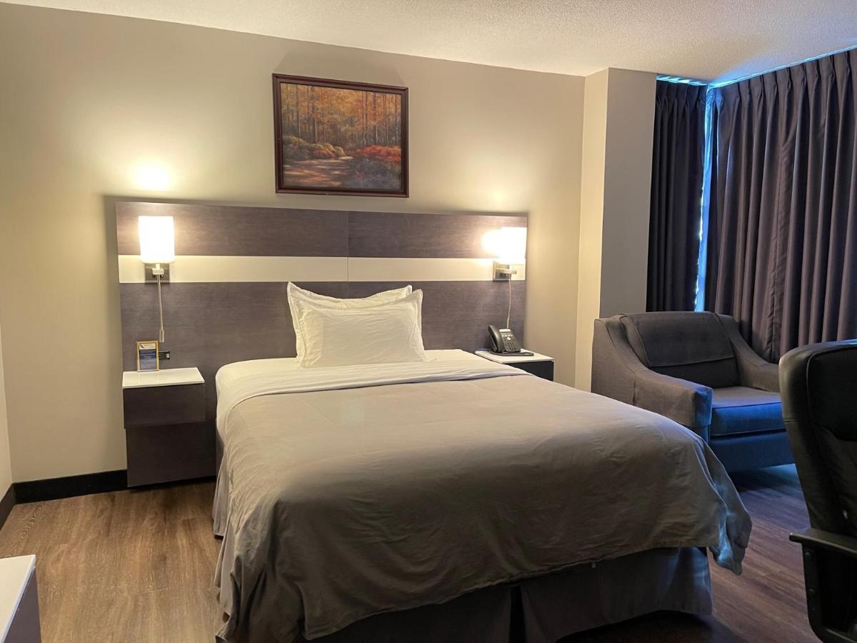 Auberge De La Gare Гатино Екстериор снимка