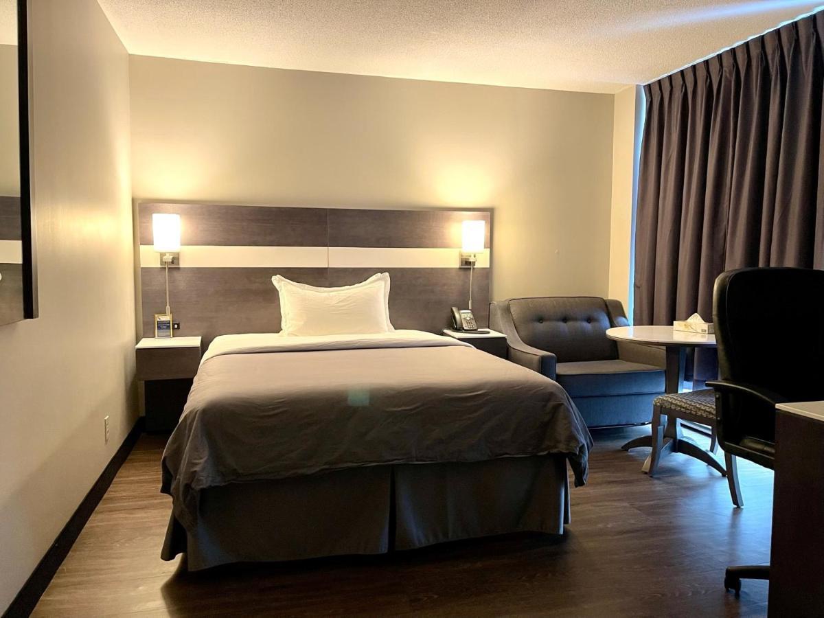 Auberge De La Gare Гатино Екстериор снимка