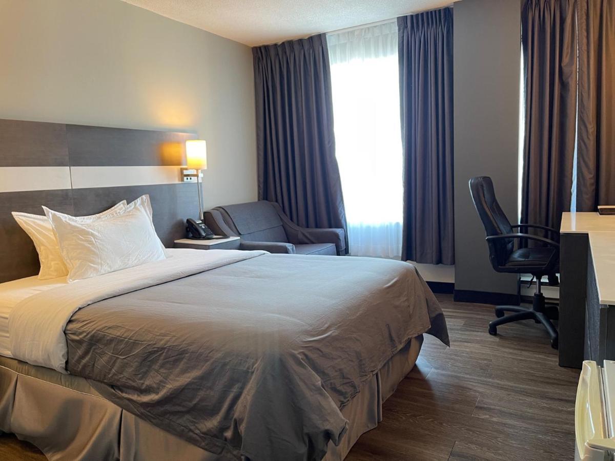 Auberge De La Gare Гатино Екстериор снимка