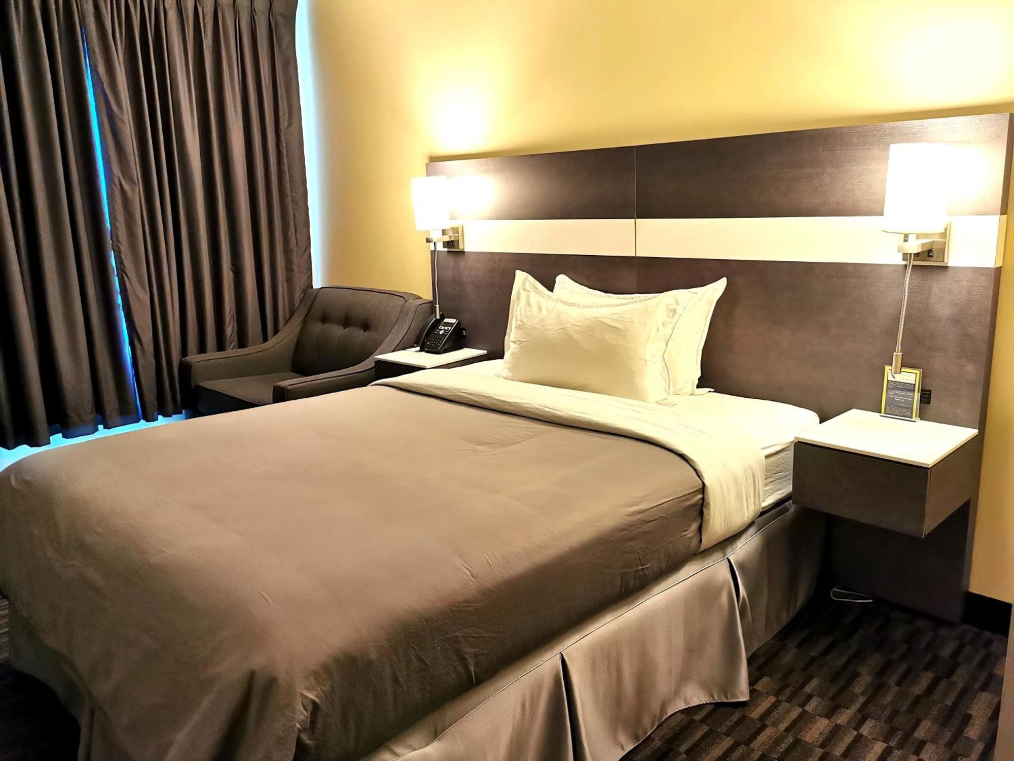 Auberge De La Gare Гатино Екстериор снимка